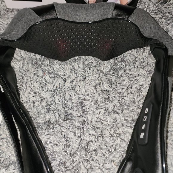 SHIATSU NECK AND BACK MASSAGER - Picture 7 of 8